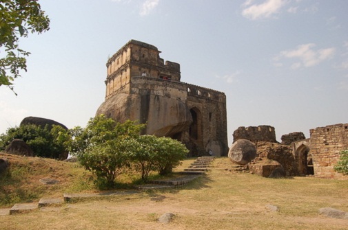 Madan Mahal Quila (मदन महल किला) - Fort