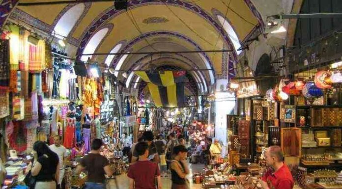 Chor Bazaar, Bhendi Bazaar in Grant Road, South Mumbai