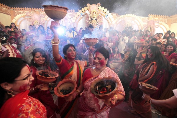 Dhunuchi nach, Sindoor khela