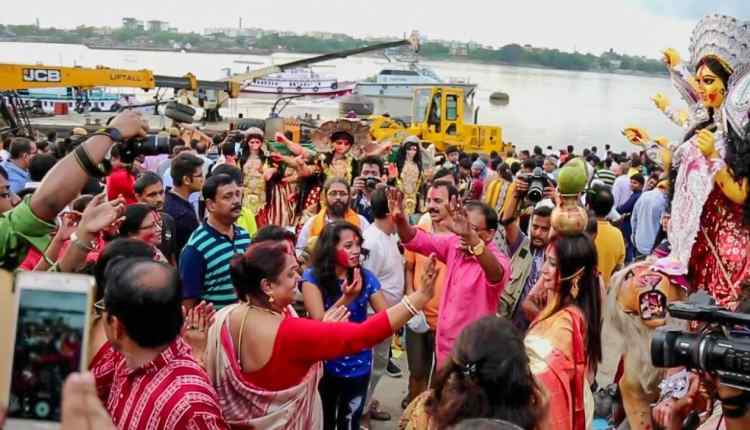 idol immersion at Ganges, durga idol immersion