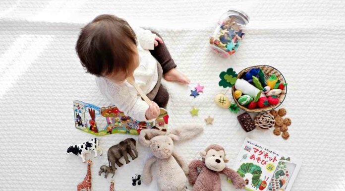 kid playing alone, kid playing with parent, happy kid