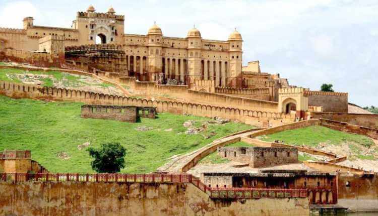 The Treasure Of The Jaigarh Fort, nahargarh fort, amer fort, 1975 emergency gold truck