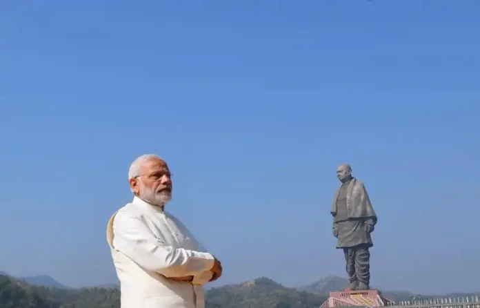 Pm Modi With Statue Of Unity