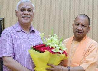 D.s. Mishra, Chief Secretary And Cm Yogi Adityanath