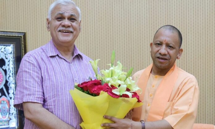 D.s. Mishra, Chief Secretary And Cm Yogi Adityanath